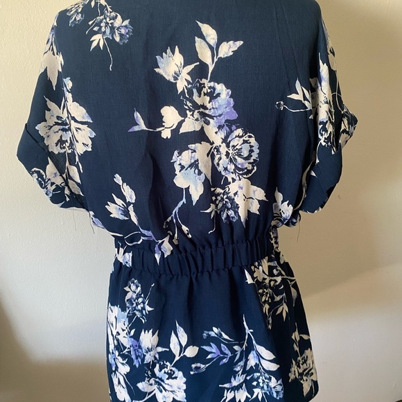 Love is for Eternity blue & white Floral shirt Sleeve Women Top Size L - Picture 7 of 7